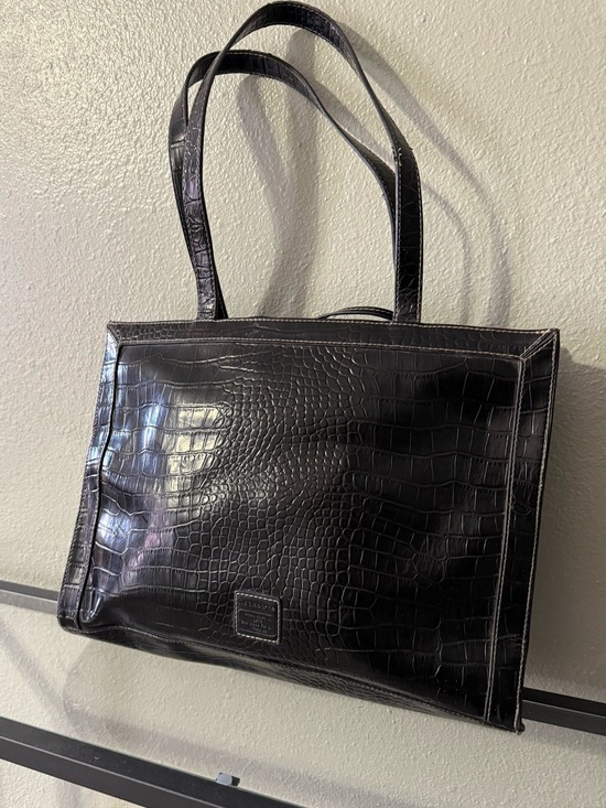 Liz Claiborne Handbags - Liz Claiborne Black Croc Embossed Structured Tote Shoulder Bag
